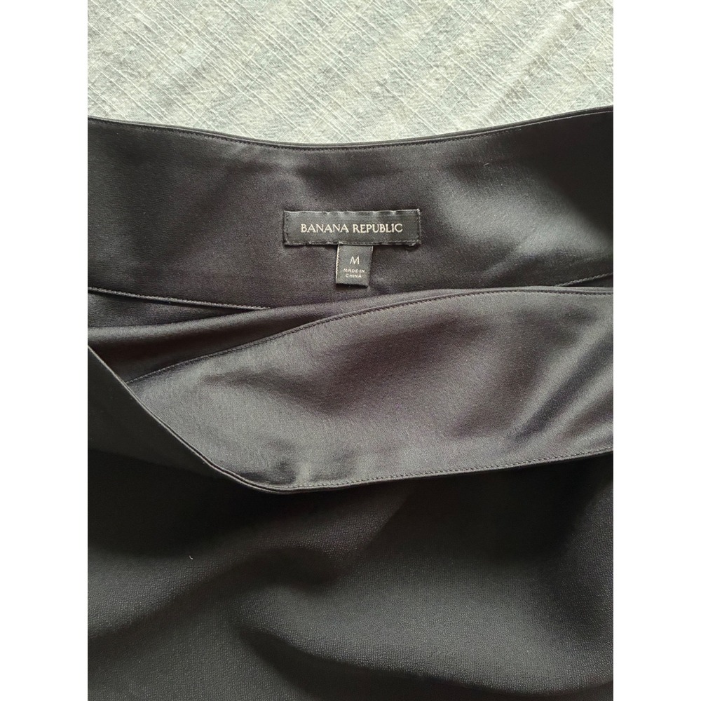 Banana Republic Womens One Shoulder Satin Trim Blouse Black Size M Side Zip - Picture 2 of 8